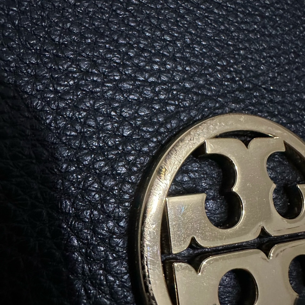 LIMITED EDITION SHOULDER BAG - TORY BURCH 
Black Leather Crossbody Bag - Picture 8 of 9